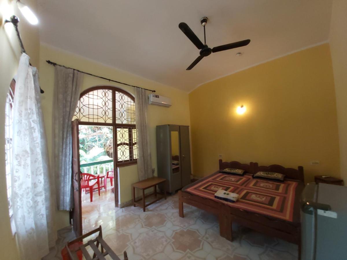 Joaquina'S Guest House Calangute Esterno foto
