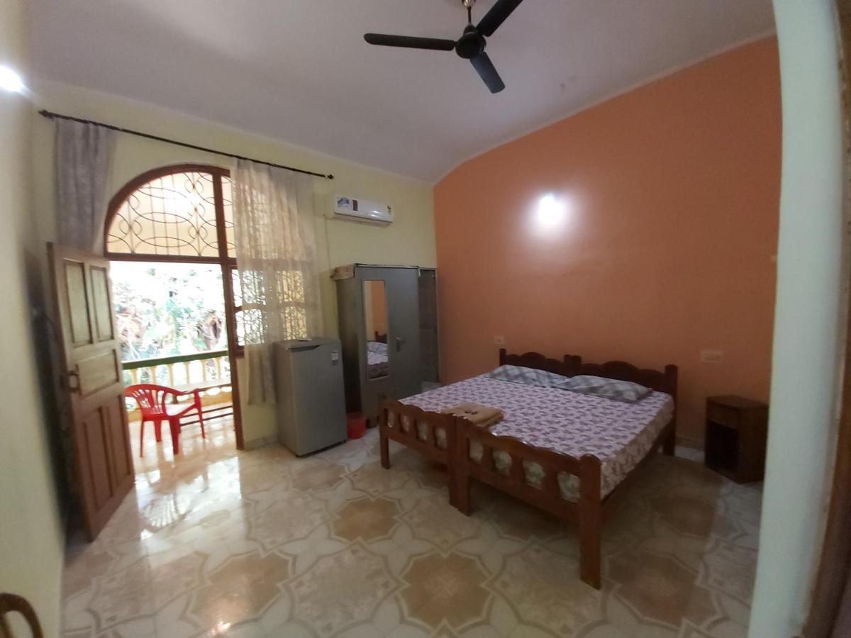 Joaquina'S Guest House Calangute Esterno foto