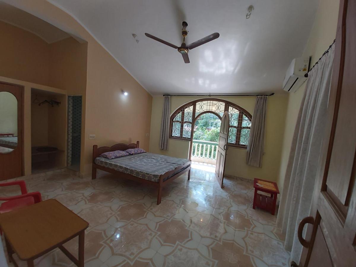 Joaquina'S Guest House Calangute Esterno foto